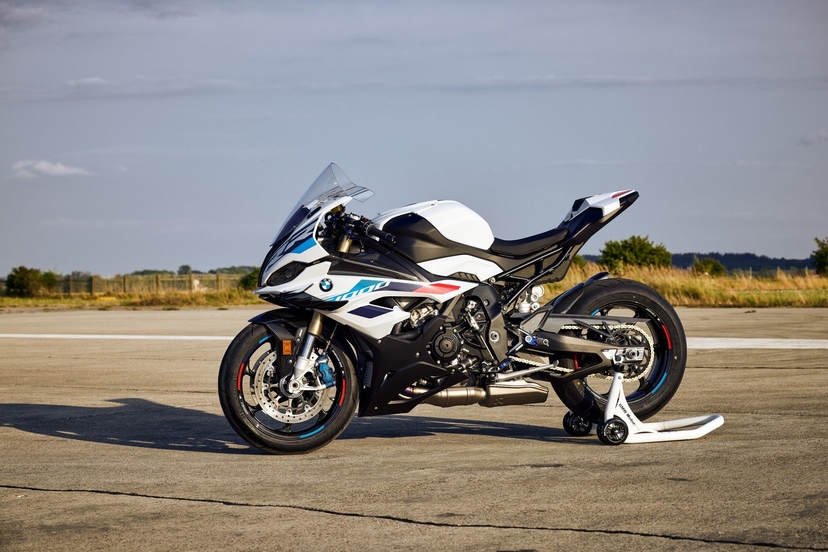 BMW S1000RR 2023: Yüksek Performans ve Teknolojinin Zirvesi