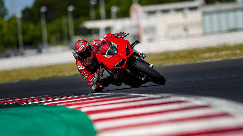 Ducati Panigale V4 2023: Süperbike Dünyasında Zirve Performans