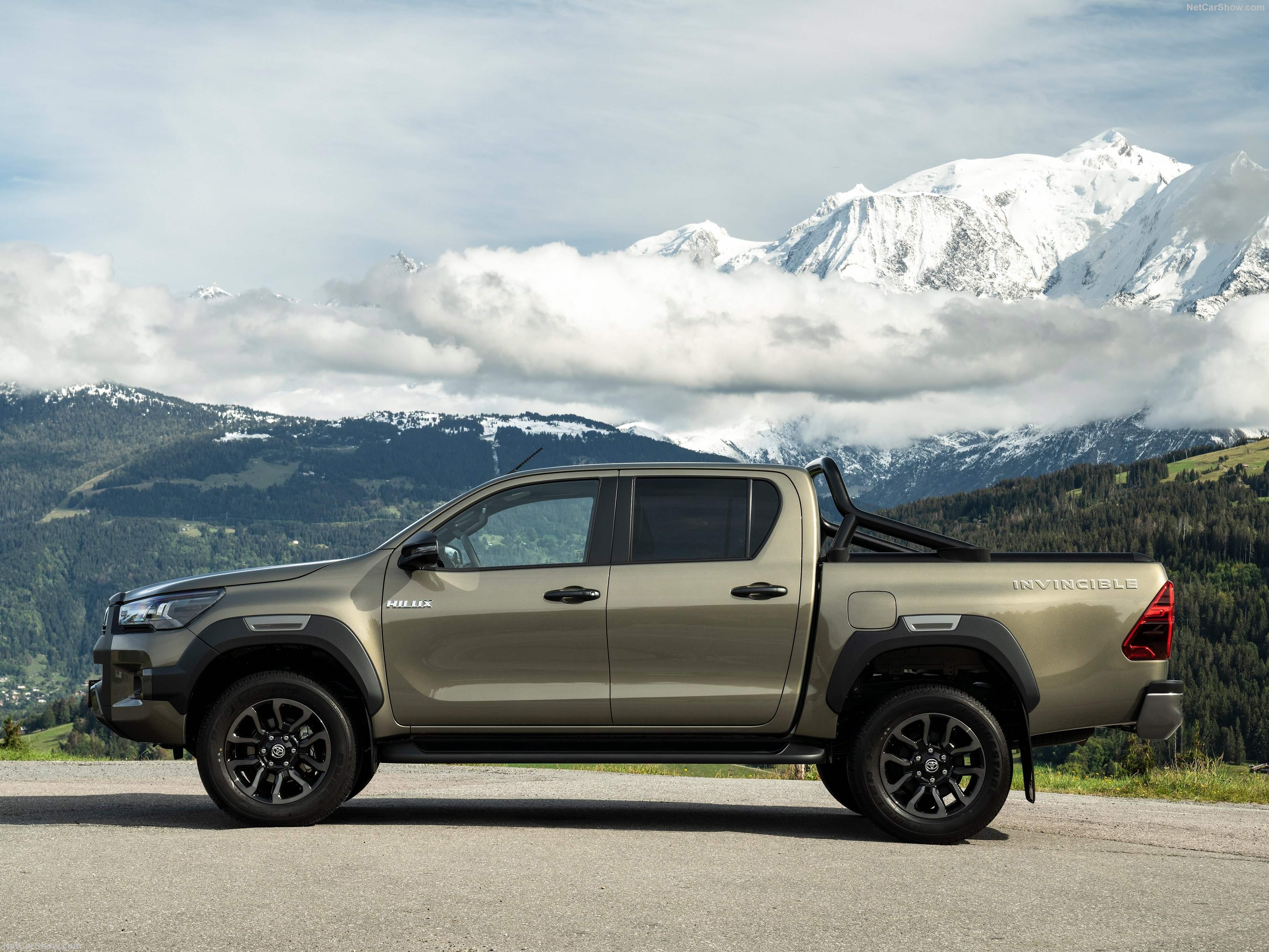 Toyota Hilux 2021 Yan Görünüm